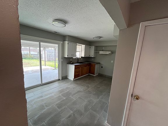 3rd image of 1105 Shalimar Dr