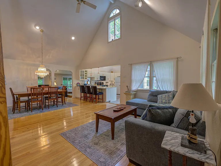90 Chestnut Rd — Photo 16