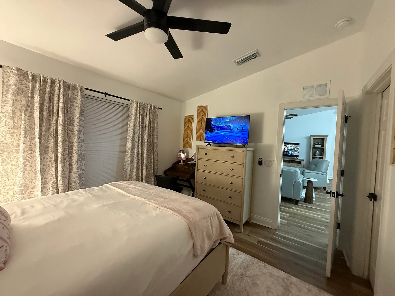 3 bed, 2.5 bath, $3,000 — Photo 4