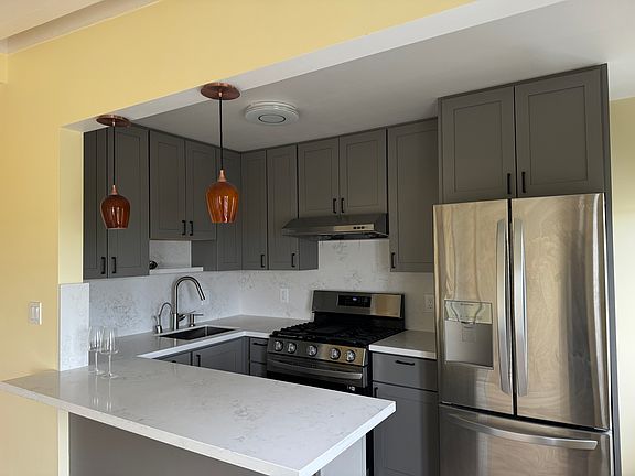 5th image of 2410 San Mateo St APT 9