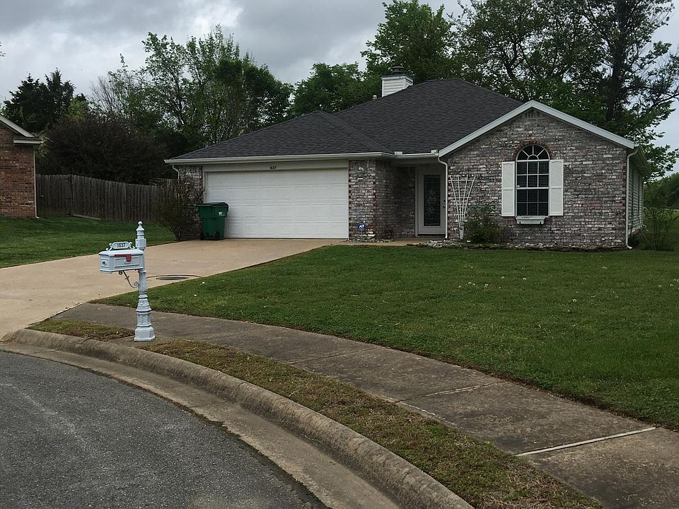 Cottage on a CuldeSac