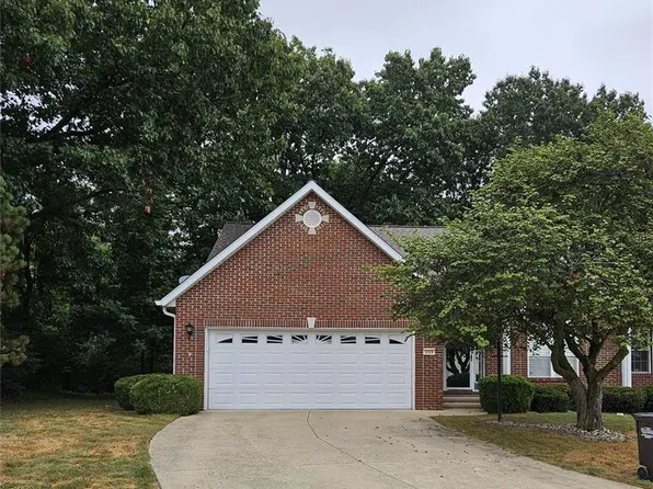 5309 Wright Ct, Godfrey, IL 62035