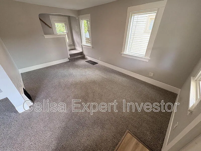 3 bed, 1.0 bath, 1196 sqft, $1,275 — Photo 2