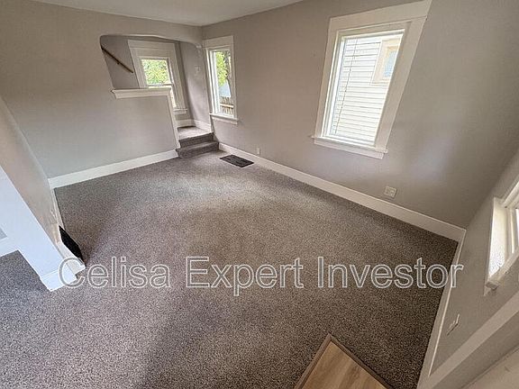2nd image of 3531 Smith St