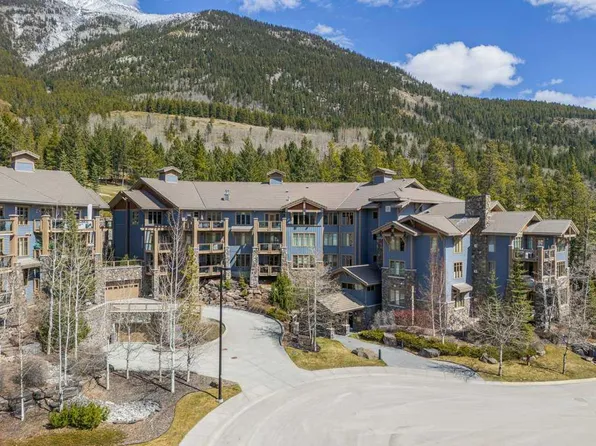 140 S Stonecreek Rd #202, Canmore, AB T1W 3J3