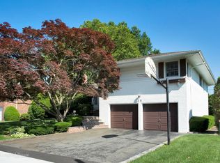 38 Briar Ln, Jericho, NY