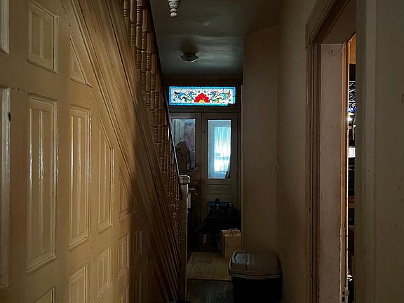 4th image of 559 Leverington Ave