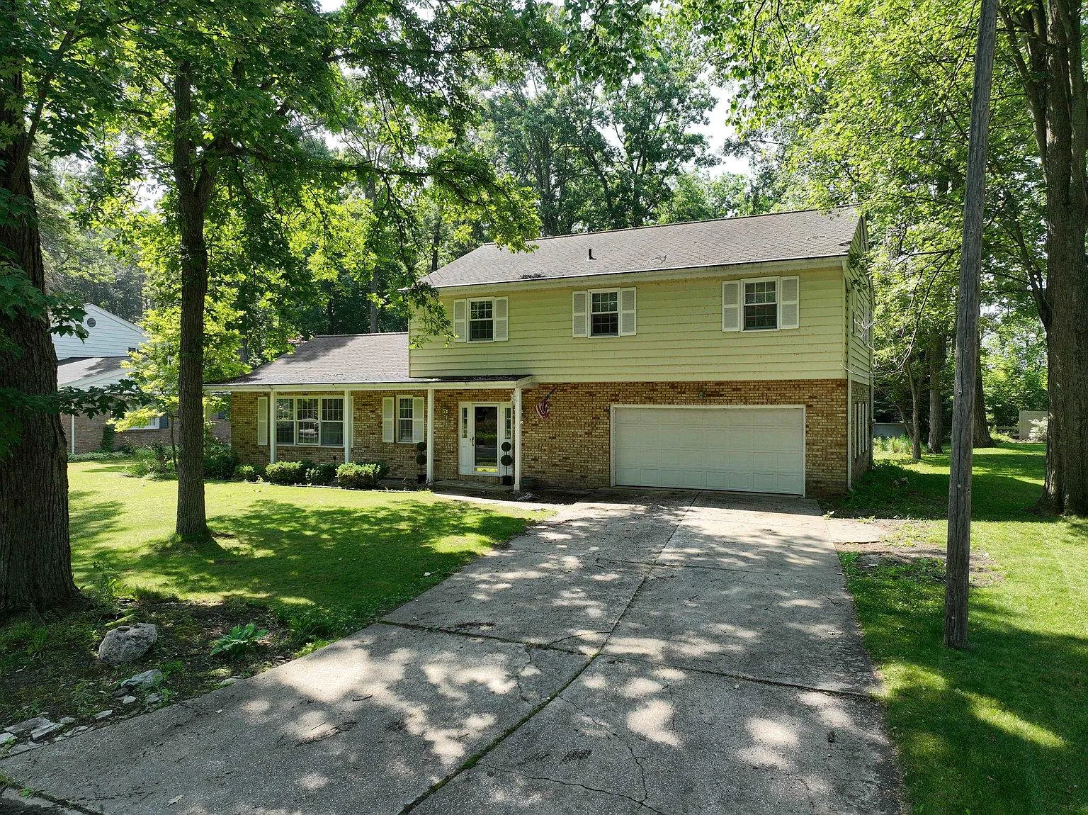2098 Reppuhn Dr photo 1
