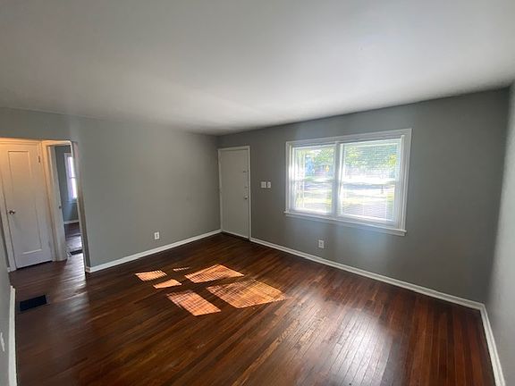 5th image of 1090 E North Broadway