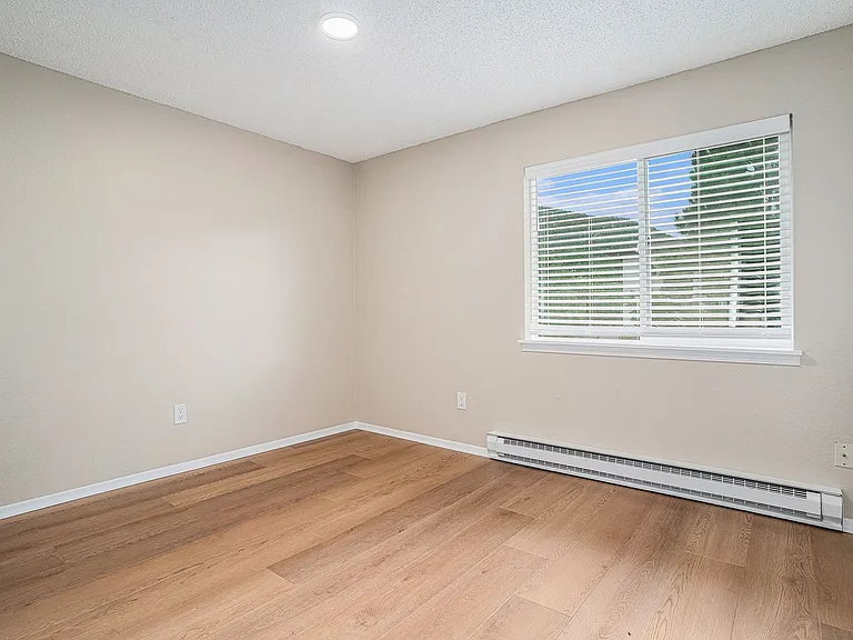 Fully Updated 2BD Condo — Photo 11