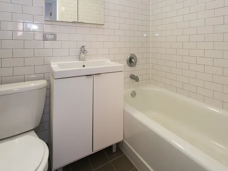 Algonquin Apartments — Photo 29