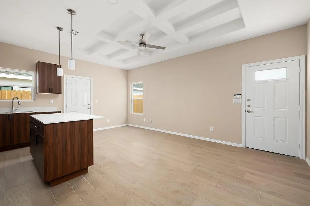 3105 W Sandlewood St — Photo 4