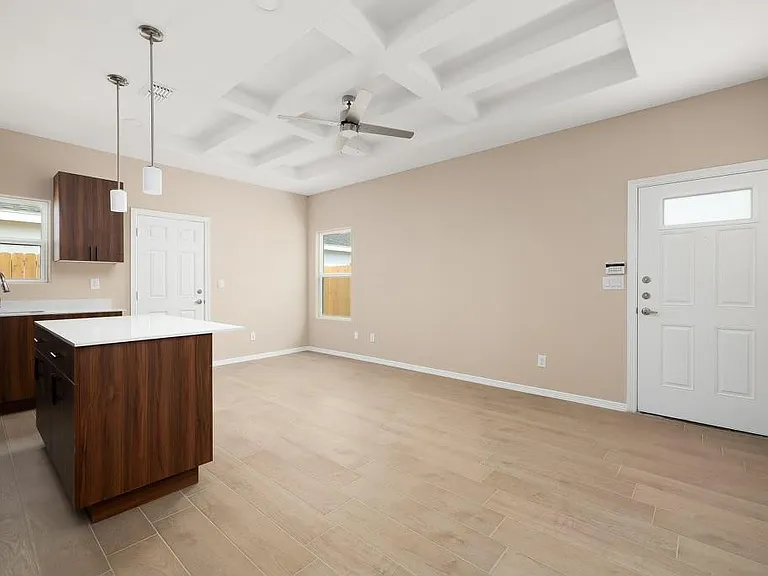 3105 W Sandlewood St #3 — Photo 4