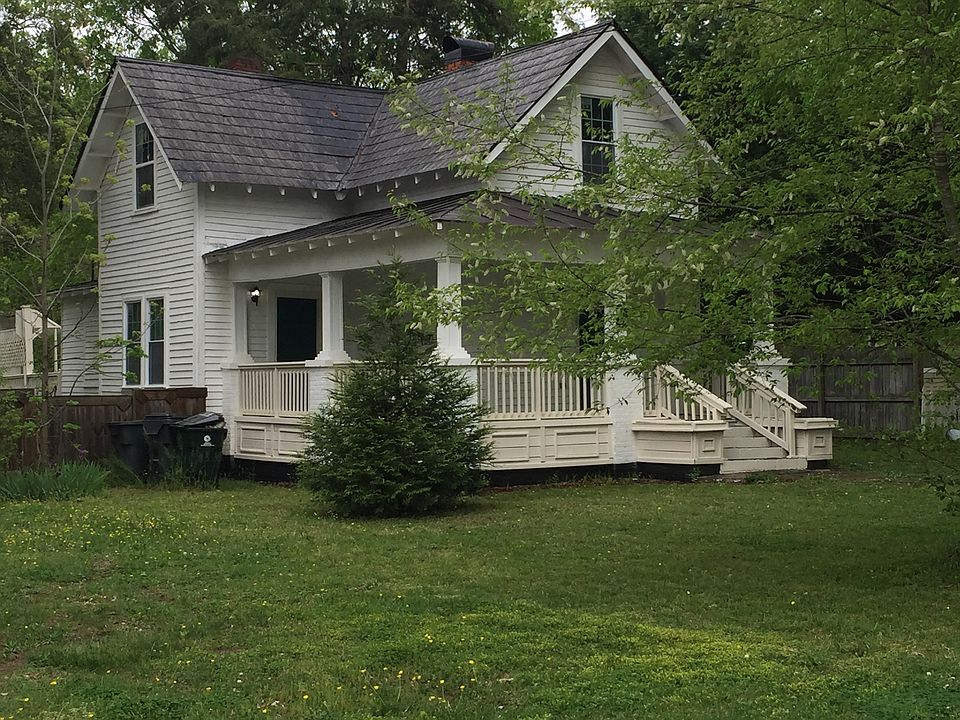 1st image of 415 Kingsbury St