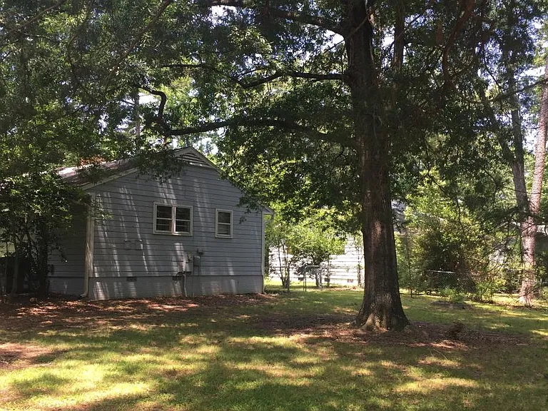 Large fully-fenced backyard