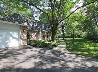 16 Brierwoods Ln, Hawthorn Woods, IL 60047