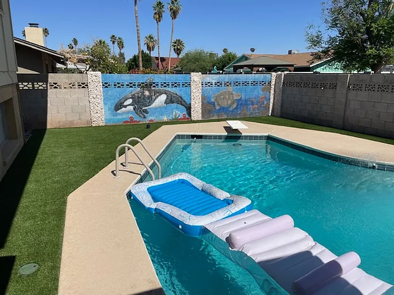 1633 E La Jolla Dr — Photo 2