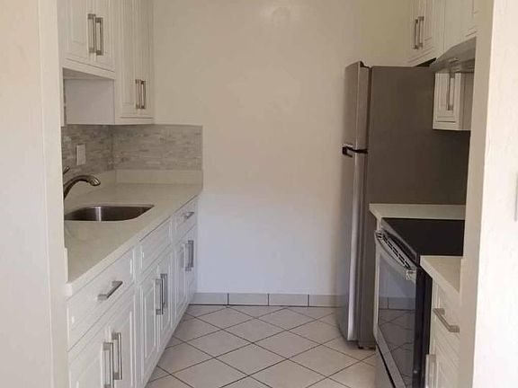 4th image of 2113 Town And Country Ln #2