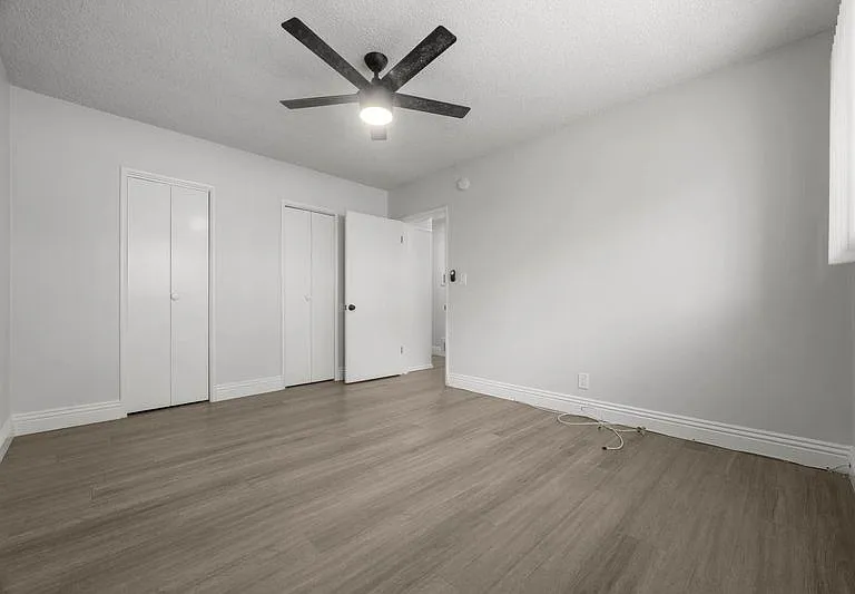 3907 Roxanne Ave #8 — Photo 16