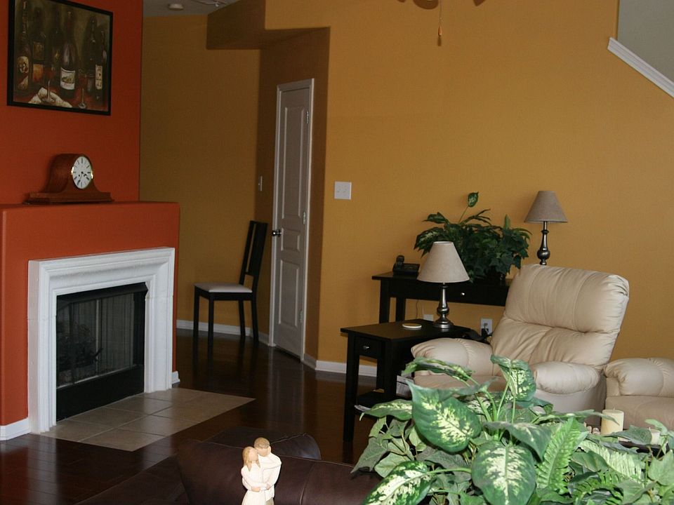 Stylish condo - all the bells and whistles!