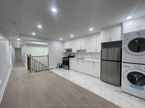 15 Andrew Ave, Toronto, ON M1M 3G8