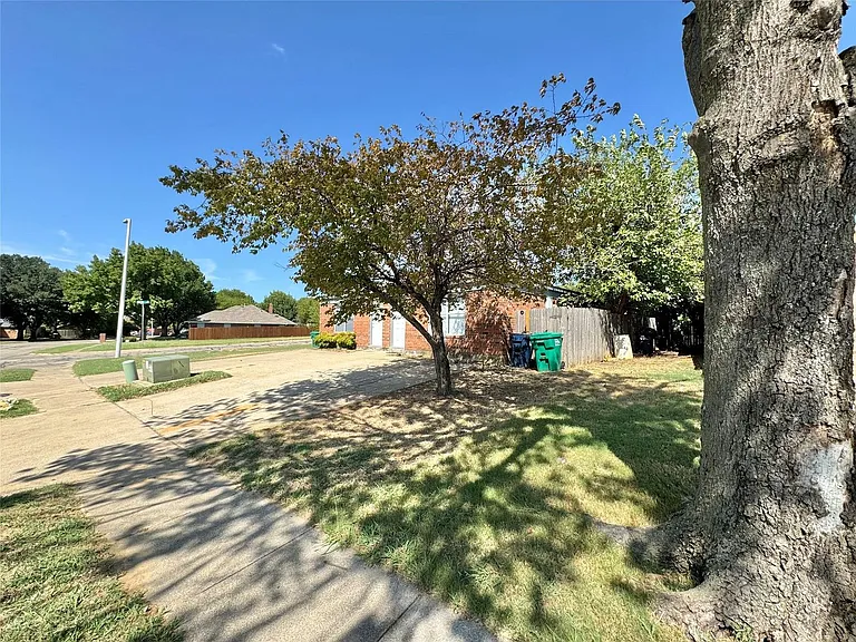 305 Casie Ct — Photo 25