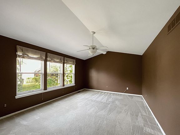 4th image of 7562 Greenway Ln