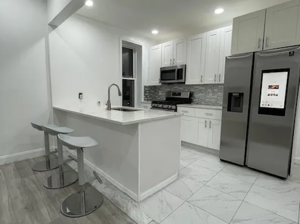 1221 Jefferson Avenue image 1 of 8