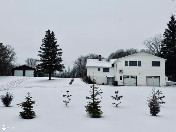 10284 Farrand Rd, Otisville, MI 48463