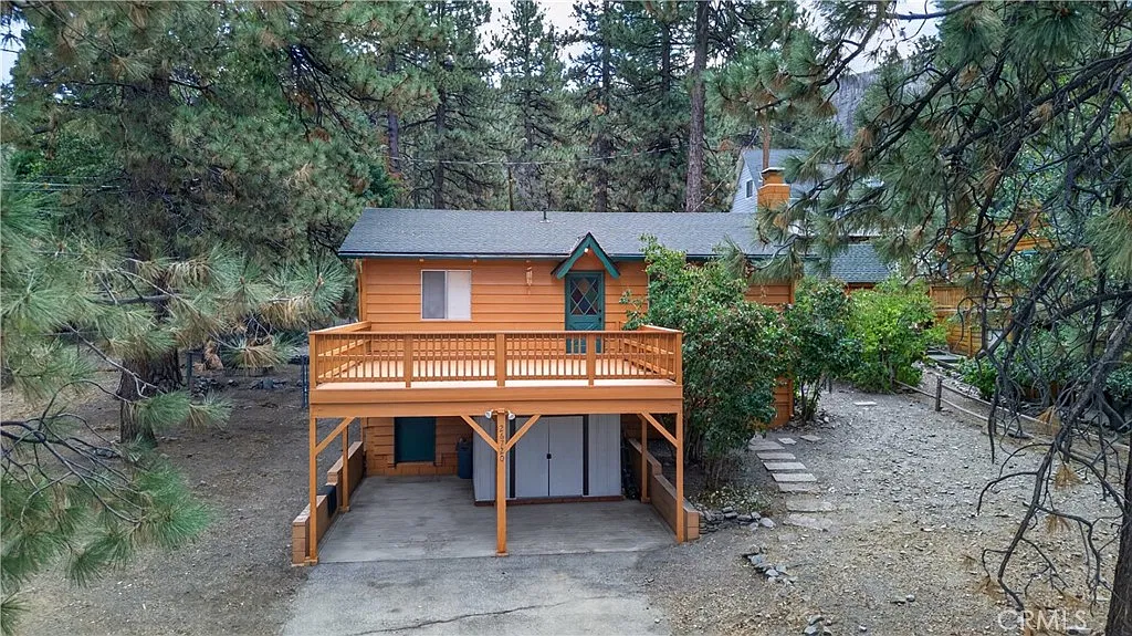 2 bed, 816 sqft, $2,300 — Photo 1