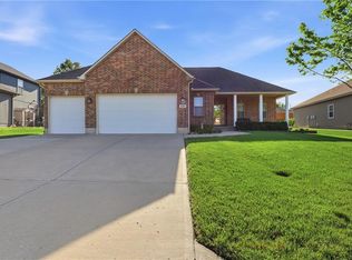 2126 NE Sparta Dr, Blue Springs, MO 64029
