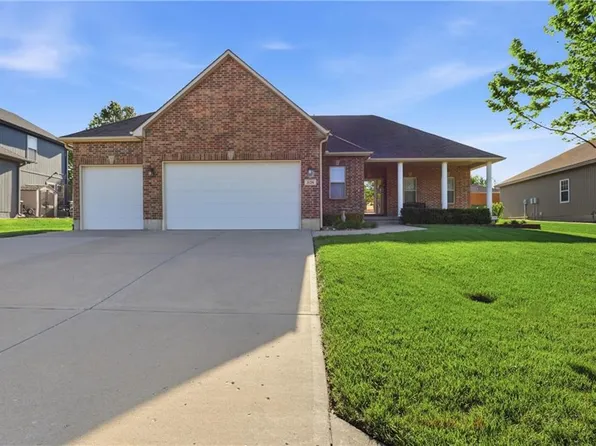 2126 NE Sparta Dr, Blue Springs, MO 64029