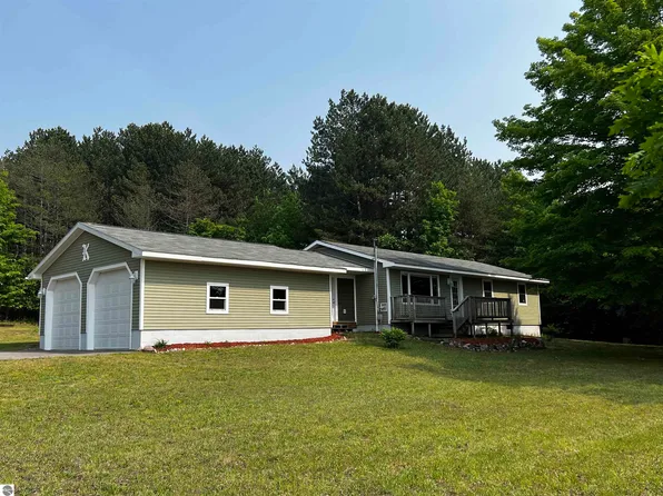 5095 Batchelder Rd, Bellaire, MI 49615