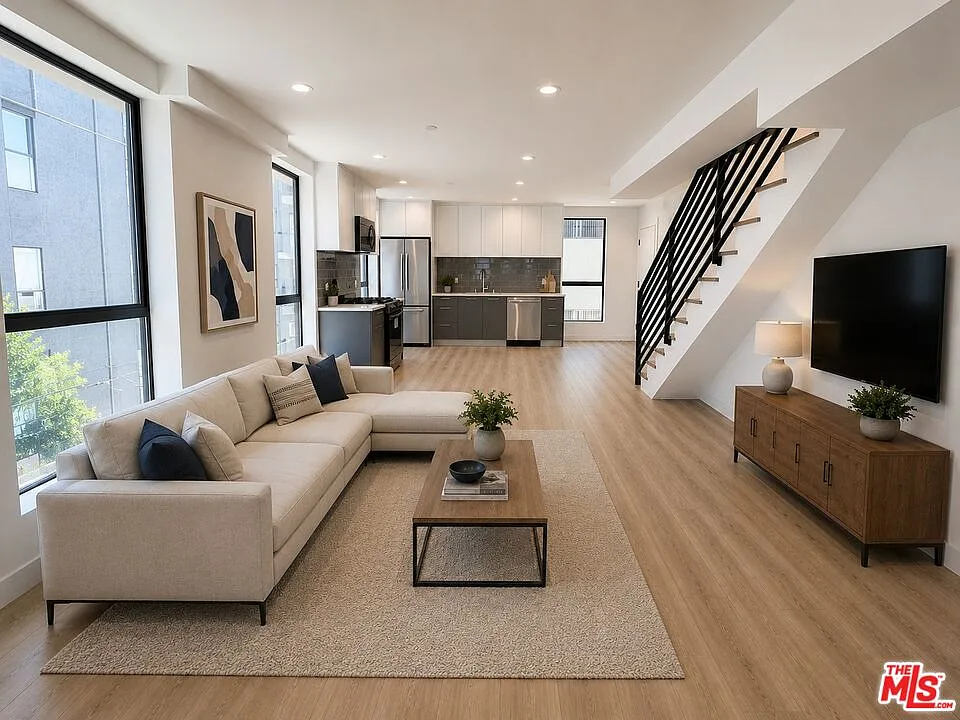 2 bed, 1.5 bath, 1246 sqft, $5,400 — Photo 2
