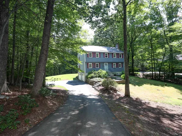 34 Olde Lantern Road, Bedford, NH 03110