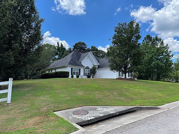 3rd image of 19 Hampton Creek Rd