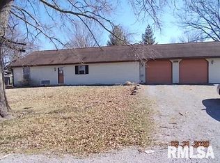 2021 W Cherry St, Herrin, IL 62948