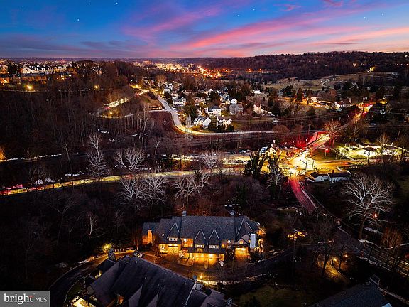 4th image of 1120 Grandview Ter