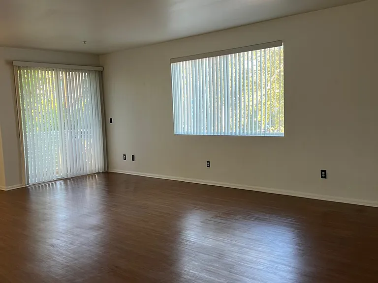 10756 Camarillo St #201 — Photo 24