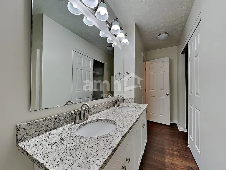 2159 Glenview Dr — Photo 17