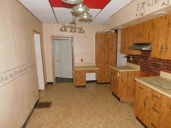 4th image of 3077 Auberle St