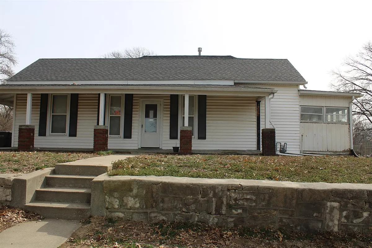 Building Photo - 1231 Kickapoo St