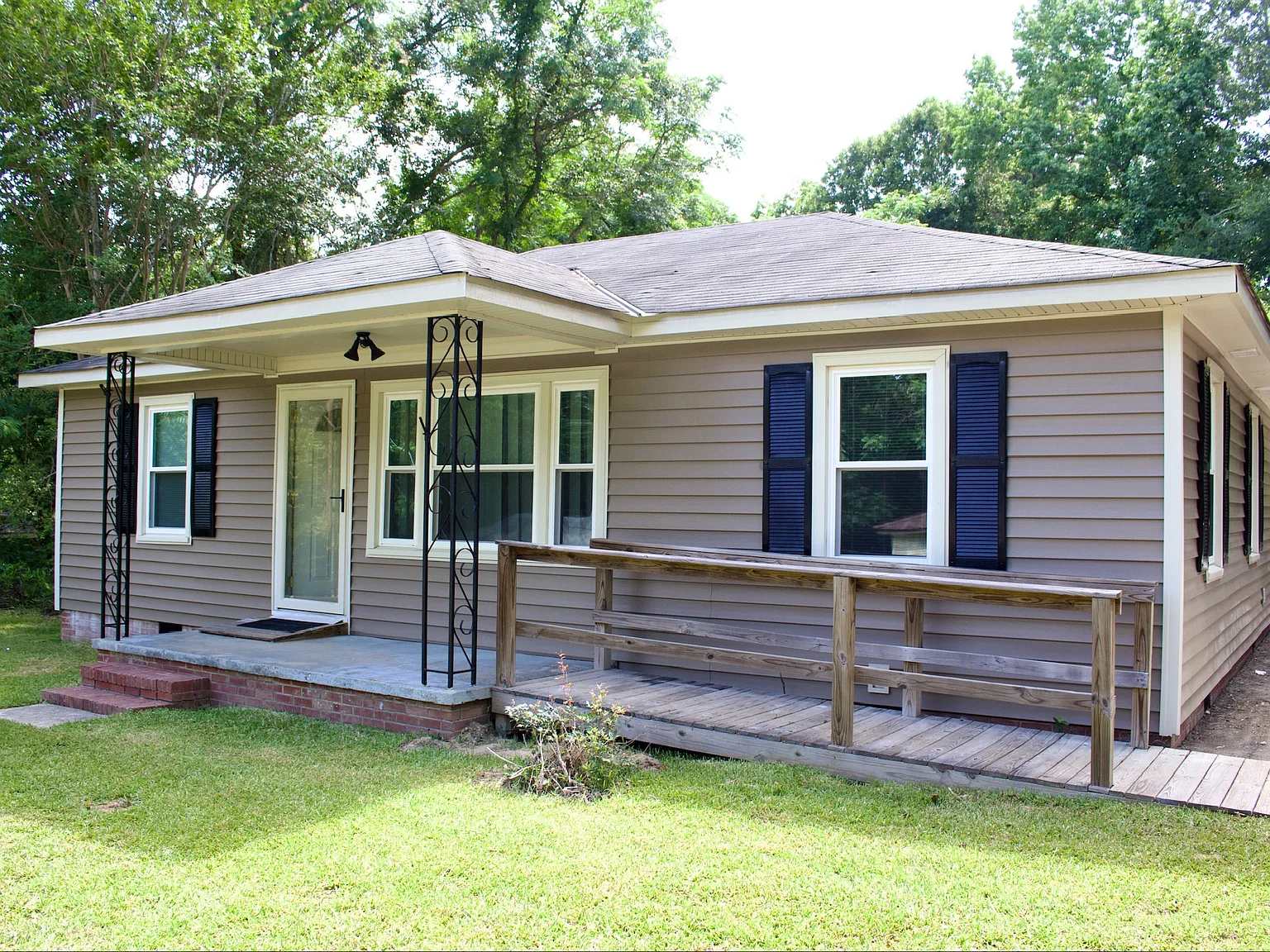 3 bed, 988 sqft, $1,450 — Photo 1