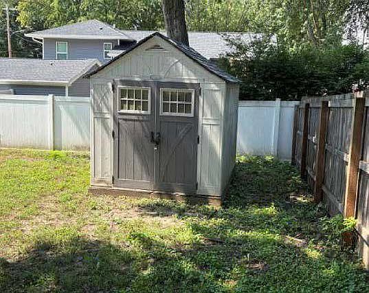 4th image of 520 33rd St