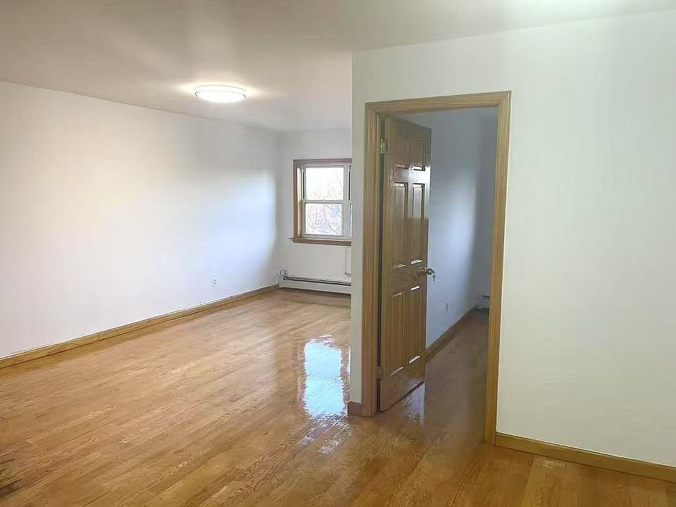 1st image of 15810 65th Ave Floor 3