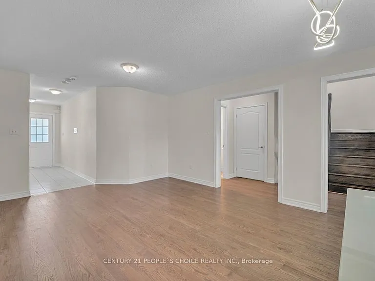 48 Colonel Lyall St — Photo 6