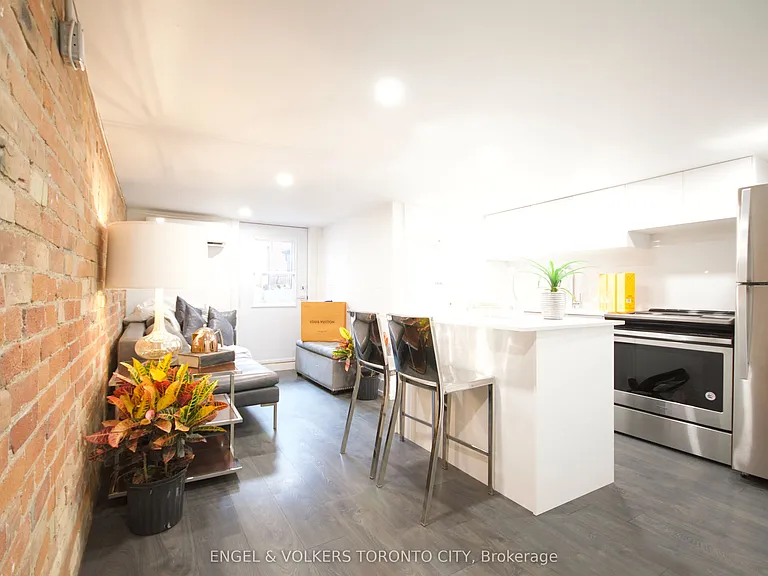 173 Carlton St #1 — Photo 6
