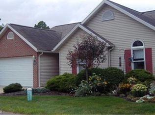 1422 Waters Edge Dr, Akron, OH 44313