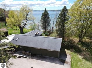 8164 S Lakeview Rd, Traverse City, MI 49684
