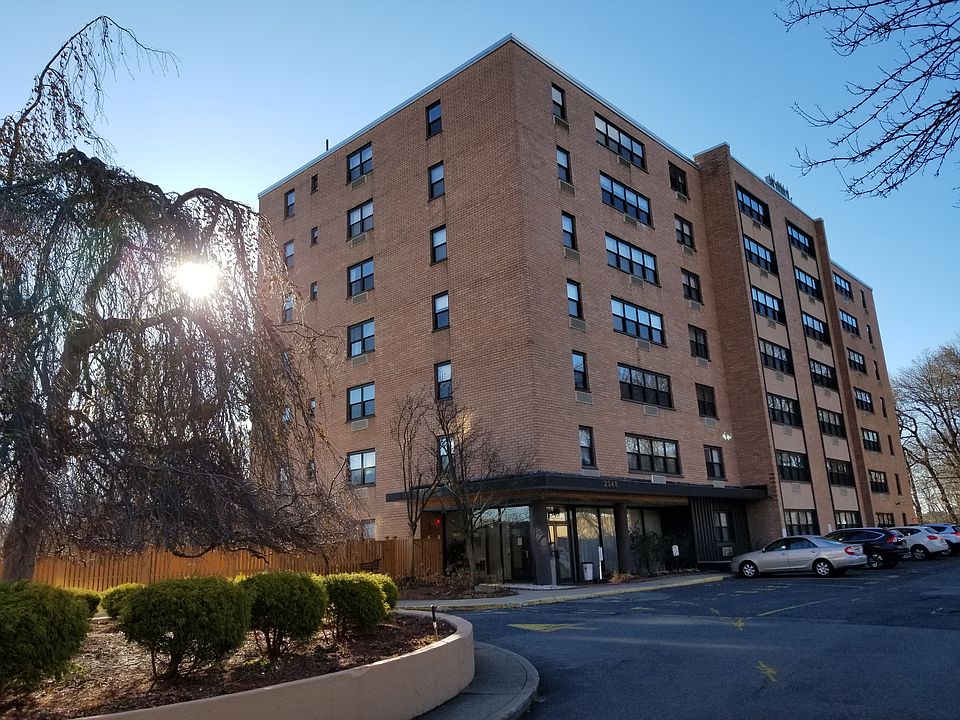 1st image of 2348 Linwood Ave APT 6M